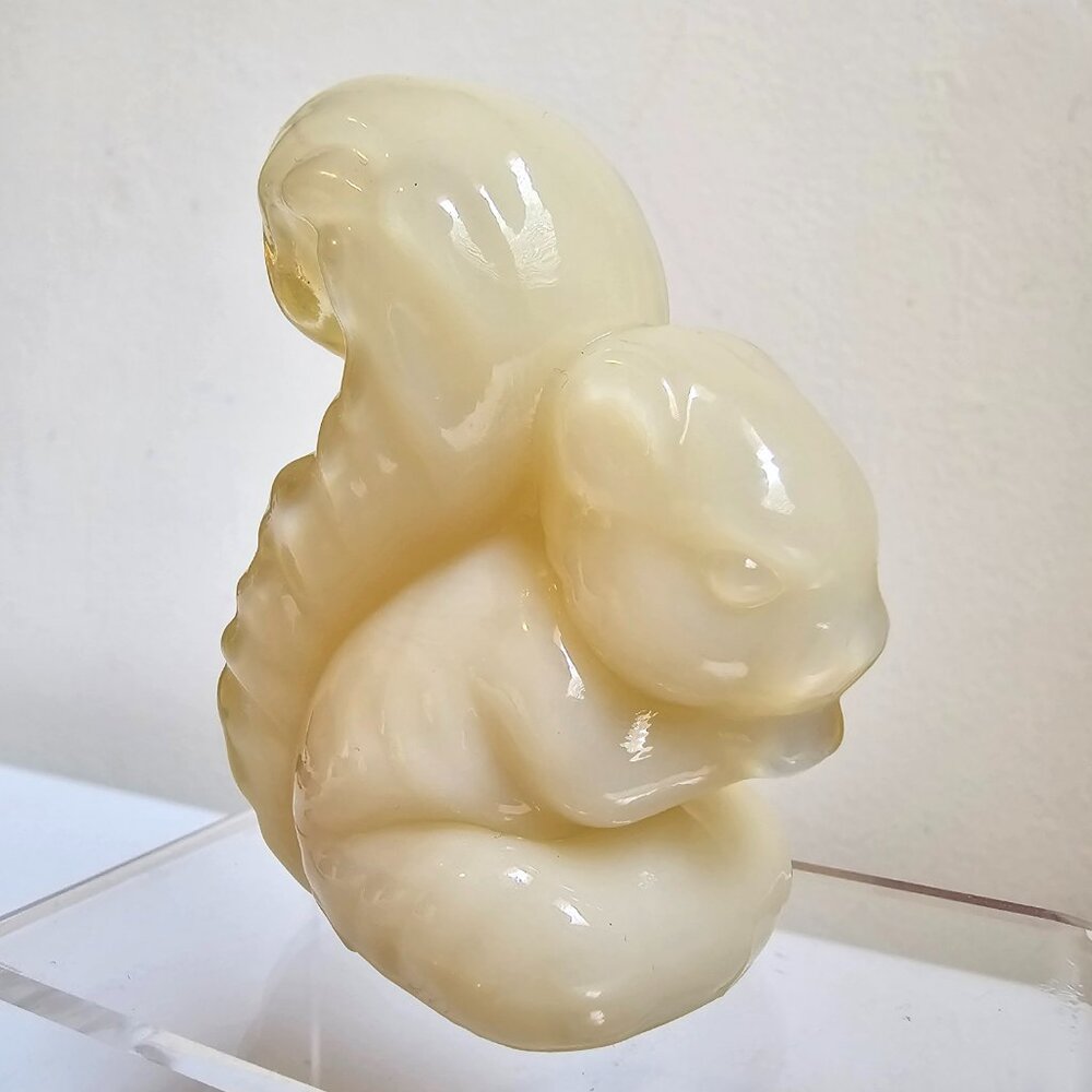 Boyd Art Glass Sammy the Squirrel Shasta White Cream Yellow Vintage 1989 2.75" - Picture 2 of 8